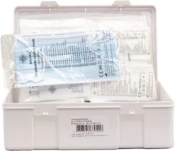 Technosafety Verbanddoos DIN13164-2022 + Wandhouder - EHBO Set - Internationaal Goedgekeurd - Verbandkast - First Aid Kit -Winkel Voor Ehbo-Apparatuur 1200x1029 1