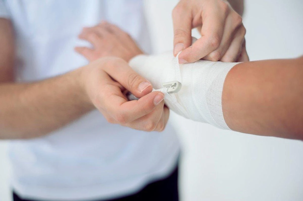 Emergency Bandage 10cm - Traumazwachtel 8 Emergency Bandage 10cm - Traumazwachtel - Afbeelding 8