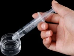 ESSIBLE Spuit - Spuiten - Injectiespuit - Doseerspuit - Injectiespuit Zonder Naald - 5ml - 20 Stuks 10 ESSIBLE Spuit - Spuiten - Injectiespuit - Doseerspuit - Injectiespuit Zonder Naald - 5ml - 20 Stuks -Winkel Voor Ehbo-Apparatuur 1200x904 3