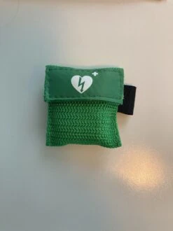 Kiss Of Life - Ademhalingsmasker - Beademingsdoekje - Gezichtsbeschermer - Sleutelhanger - Groen