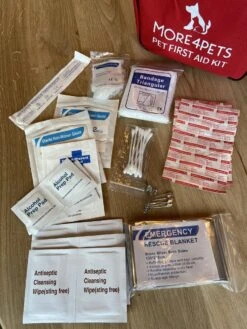 EHBO Koffer - EHBO Huisdier - EHBO Voor Hond En Kat - First Aid Kit - 62-delig - Inclusief Riem En Drinkbak -Winkel Voor Ehbo-Apparatuur 900x1200 3