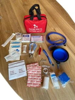 EHBO Koffer - EHBO Huisdier - EHBO Voor Hond En Kat - First Aid Kit - 62-delig - Inclusief Riem En Drinkbak -Winkel Voor Ehbo-Apparatuur 900x1200 4